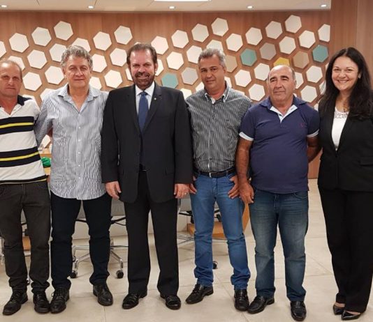 Reunião entre integrantes da FPF e da Prefeitura de Cravinhos (Foto: Divulgação)