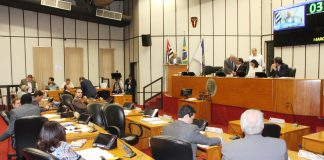 Sessão na Câmara Municipal (Foto: Eli Zacarias)