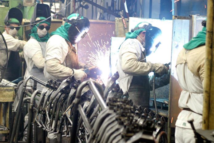 Trabalhadores da Indústria (Foto: Agência Brasil)