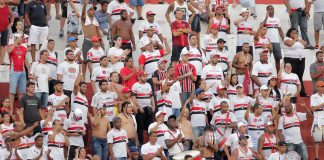 Torcida do São Paulo no Estádio Santa Cruz (Foto: Divulgação)